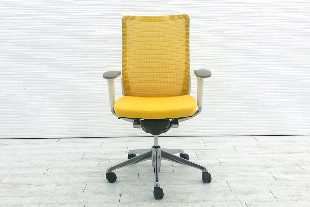 オカムラ コーラルチェア ハイバック 中古 メッシュ 可動肘 中古オフィス家具 中古チェア 事務椅子 OAチェア マンゴーイエロー CQ85BW-FSH6画像