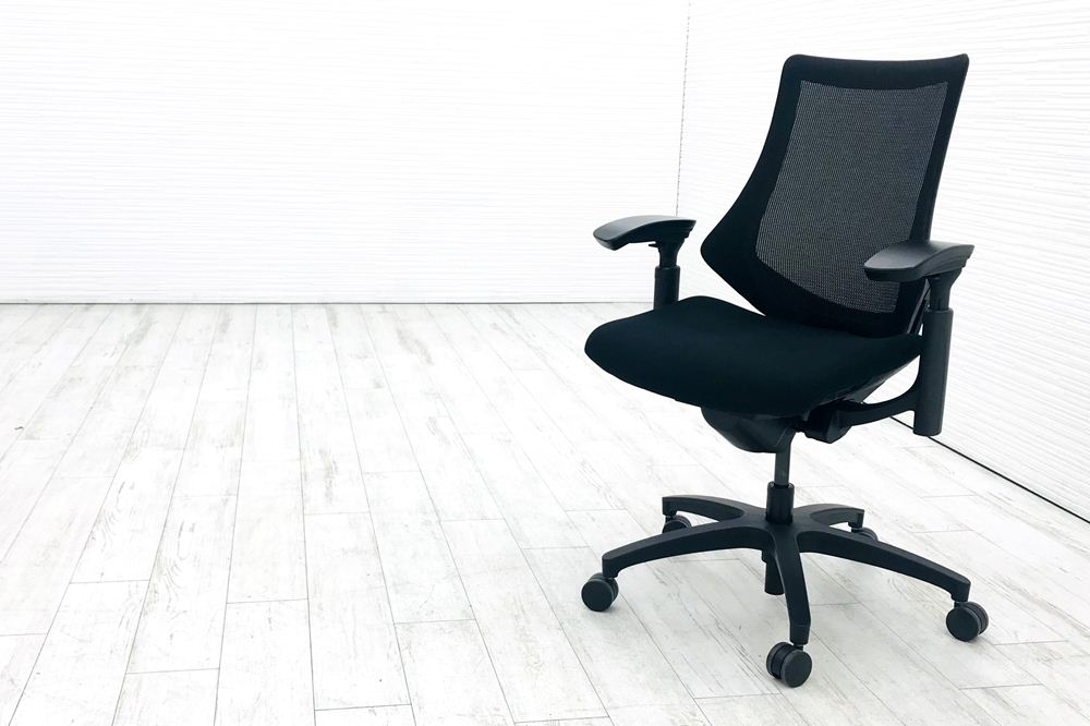 イトーキ エフチェア 2018年製 中古オフィスチェア クッション 可動肘 事務椅子 ITOKI 中古オフィス家具 KG-170JB-T1T1 ブラック画像
