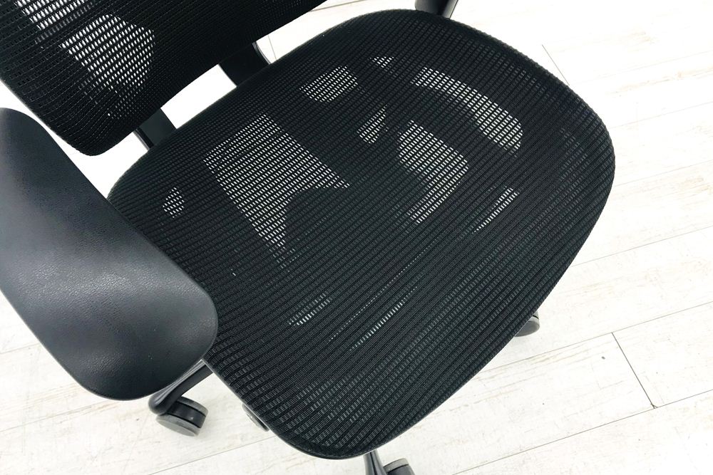 オカムラ コンテッサチェア 2014年製 中古 メッシュ 高機能チェア 大型ヘッドレスト ブラックフレーム 中古オフィス家具 ブラック画像