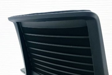 スチールケース シンクチェア 2016年製 中古 ブラック クッション Steelcase Think 固定肘 中古オフィス家具 465A000画像