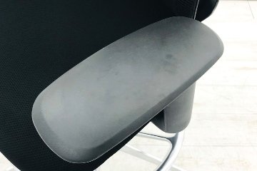オカムラ シルフィーチェア 2018年製 ハイバック ハイチェア 可動肘 中古チェア Sylphy クッション 中古オフィス家具 ブラック画像