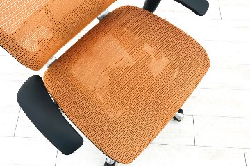 バロンチェア 2016年製 オカムラ エクストラハイバック メッシュ 可動肘 中古オフィス家具 可動ヘッドレスト ハンガー オレンジ画像