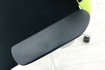 フィーゴチェア 2017年製 オカムラ 固定肘 中古 オフィスチェア OAチェア 事務椅子 シームレス 中古オフィス家具 グリーン画像
