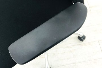 フィーゴチェア 2020年製 中古 オカムラ シームレス メッシュ ブラック 固定肘 中古オフィス家具 CJ51BR-FDM1画像