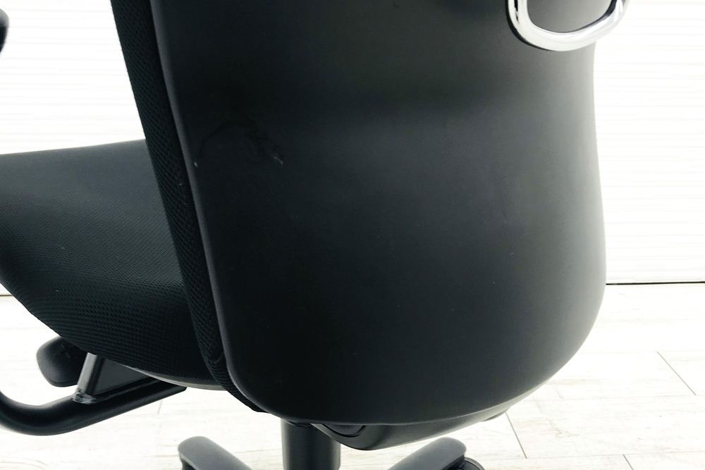 カロッツァチェア 2018年製 中古 オカムラ 中古チェア クッション ハイバック 中古オフィス家具 可動肘 ブラック CK96ZR-FS11画像