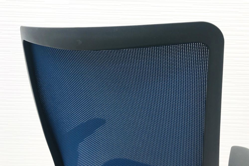 フルーエントチェア 2017年製 中古 オカムラ Fluent 中古オフィス家具 オフィスチェア クッション ハイバック 可動肘 ミディアムブルーの画像