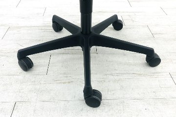 フルーエントチェア 2017年製 中古 オカムラ Fluent 中古オフィス家具 オフィスチェア クッション ハイバック 可動肘 ミディアムブルーの画像