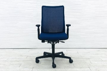 フルーエントチェア 2017年製 中古 オカムラ Fluent 中古オフィス家具 オフィスチェア クッション ハイバック 可動肘 ミディアムブルーの画像