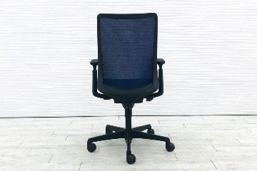 フルーエントチェア 2017年製 中古 オカムラ Fluent 中古オフィス家具 オフィスチェア クッション ハイバック 可動肘 ミディアムブルーの画像