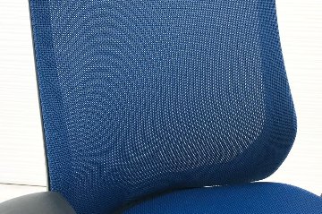 フルーエントチェア 2017年製 中古 オカムラ Fluent 中古オフィス家具 オフィスチェア クッション ハイバック 可動肘 ミディアムブルーの画像