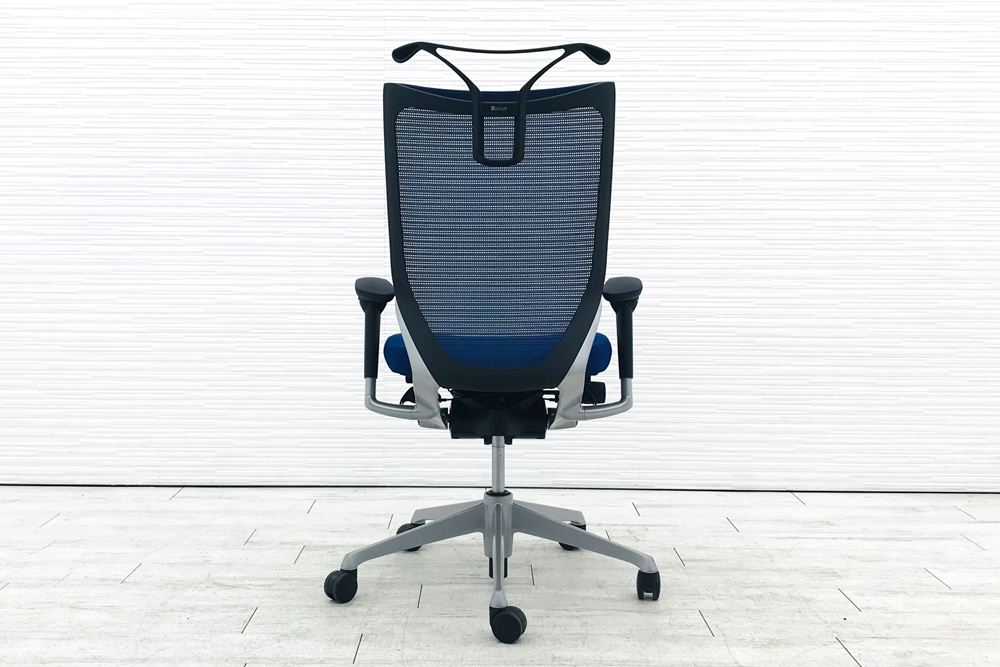 バロンチェア 2018年製 オカムラ 中古 中古オフィス家具 可動肘 ハイバック ハンガー付き 事務椅子 オフィスチェア ミディアムブルー画像