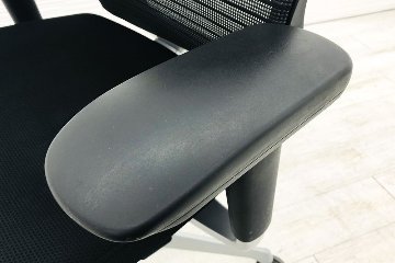 オカムラ コーラルチェア 2014年製 ハイバック 中古 メッシュ 可動肘 中古オフィス家具 中古チェア 事務椅子 ブラック CQ85GR-FSH1画像