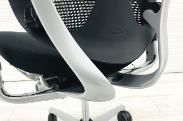 コンテッサチェア 2016年製 オカムラ 中古 シルバーフレーム 可動肘 中古オフィス家具 高機能チェア ブラック クッション画像