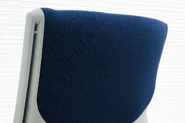エスクードチェア オカムラ 中古 ローバック 事務椅子 オフィスチェア ダークブルー 中古オフィス家具 可動肘 C493GR-FFW4画像