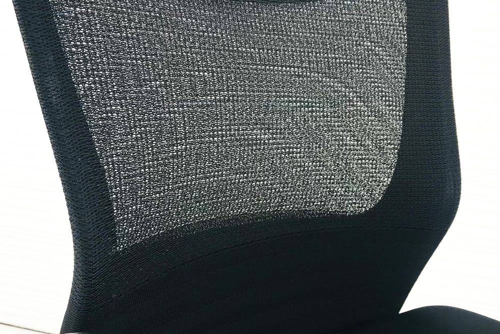 フィーゴチェア 2018年製 オカムラ 可動肘 中古 オフィスチェア OAチェア ミドルバック シームレス 中古オフィス家具 ブラック CJ92BR-FDM1画像