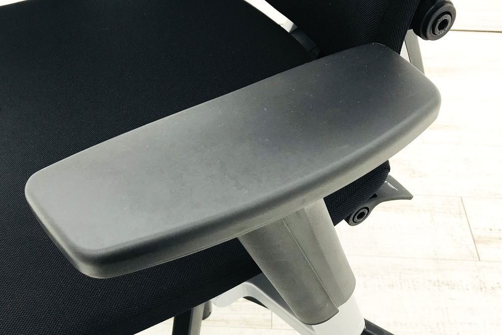 イトーキ スピーナチェア 中古 2018年製 オフィスチェア スピーナ ヘッドレスト 可動肘 中古オフィス家具 KE-727GP-T1T1画像