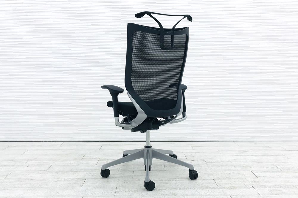 バロンチェア 2012年製 オカムラ ブラック 中古 中古オフィス家具 シルバーフレーム メッシュ ハイバック 可動肘 オフィスチェア画像