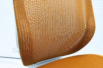 オカムラ シルフィーチェア 2016年製 ハイバック 肘無 中古チェア Sylphy メッシュ 中古オフィス家具 オレンジ画像