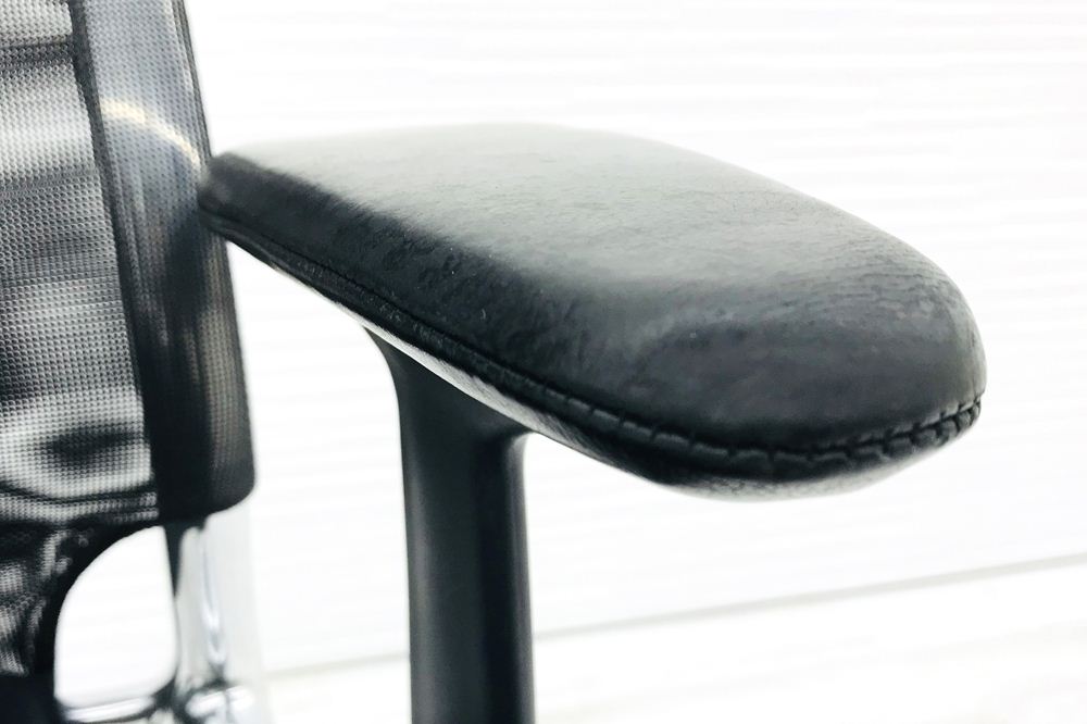 メダチェア 中古 ヴィトラ Vitra メダ MEDA 肘付 中古オフィス家具 ブラック 肘付 クッションの画像