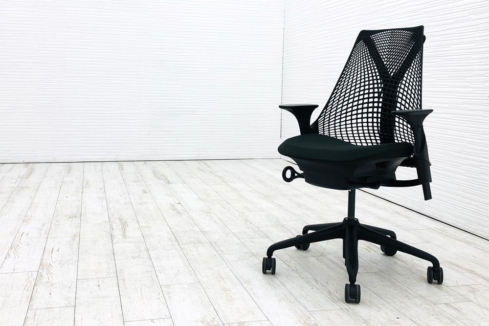 ハーマンミラー セイルチェア 中古 2018年製 ダークグリーン SAYL Chairs デザインチェア 中古オフィス家具 可動肘の画像