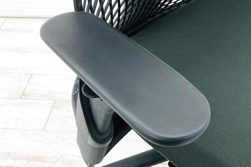 ハーマンミラー セイルチェア 中古 2018年製 ダークグリーン SAYL Chairs デザインチェア 中古オフィス家具 可動肘画像
