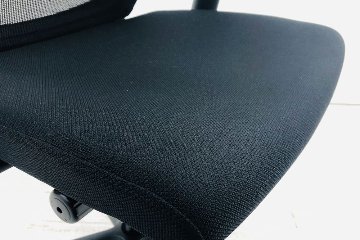 オカムラ エスクードチェア 中古 2015年製 エスクード 事務椅子 中古オフィス家具 OKAMURA 可動肘 ハイバック C498ZR-FHB1 ブラック画像