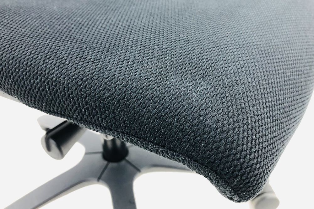 イトーキ エフチェア 2016年製 中古オフィスチェア クッション 肘無 事務椅子 ITOKI 中古オフィス家具 ブラック画像