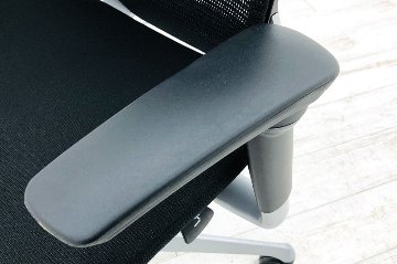 バロンチェア 2015年製 中古 オカムラ バロン ブラック 可動肘 ハイバック シルバフレーム 中古オフィス家具 CP86DR FDF1画像