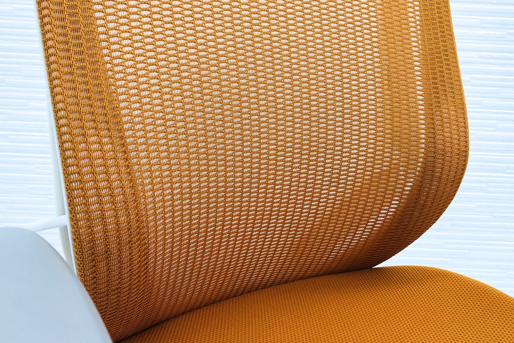 オカムラ シルフィーチェア 2018年製 ハイバック 可動肘 中古チェア Sylphy クッション 中古オフィス家具 C685XW-FMR8 オレンジ画像