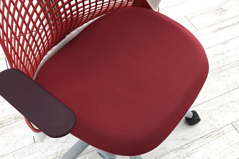 セイルチェア 2016年製 中古 ハーマンミラー ミドルバックメッシュ SAYL Chairs デザインチェア 中古オフィス家具 可動肘 レッド画像