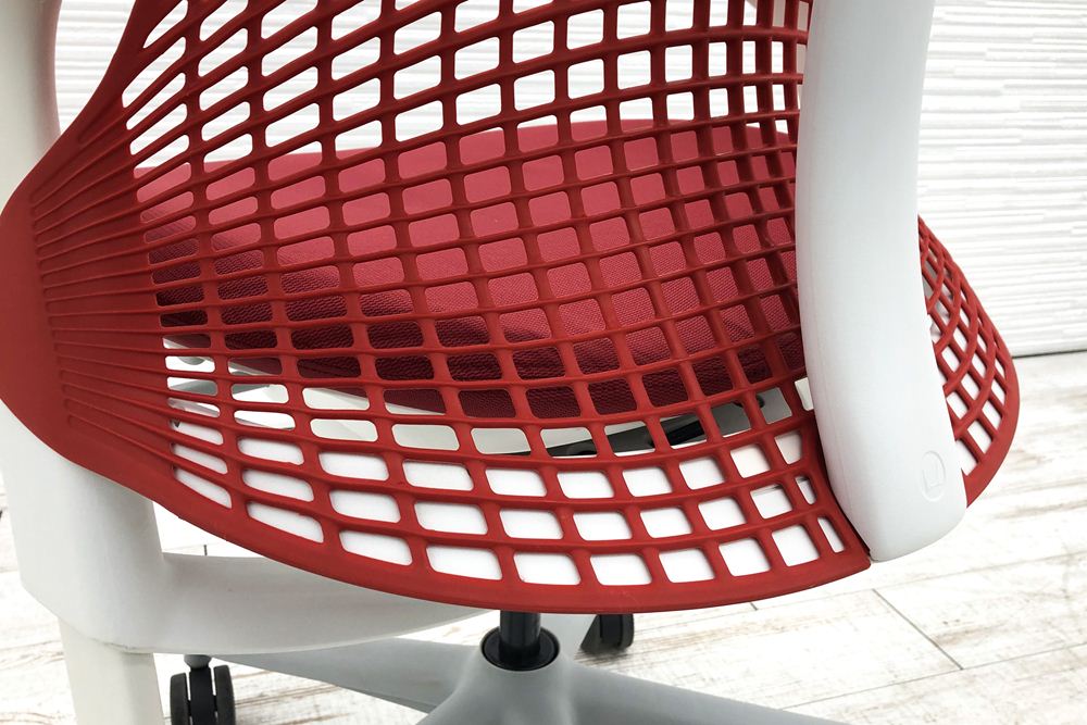 セイルチェア 2016年製 中古 ハーマンミラー ミドルバックメッシュ SAYL Chairs デザインチェア 中古オフィス家具 可動肘 レッド画像