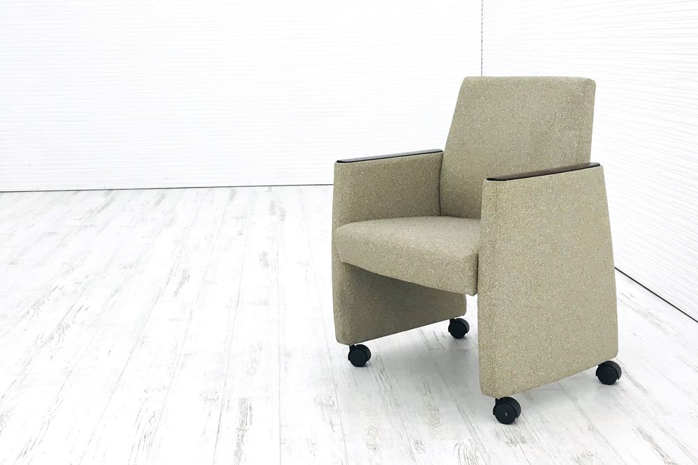 安楽椅子 コクヨ マデウス 会議椅子 キャスターソファ CE-K205T52HV03 クッション 木製 肘付き キャスタータイプ画像