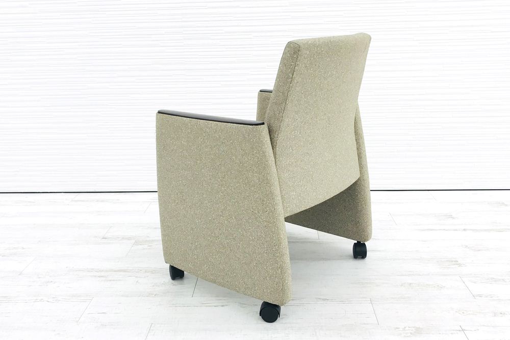 安楽椅子 コクヨ マデウス 会議椅子 キャスターソファ CE-K205T52HV03 クッション 木製 肘付き キャスタータイプ画像