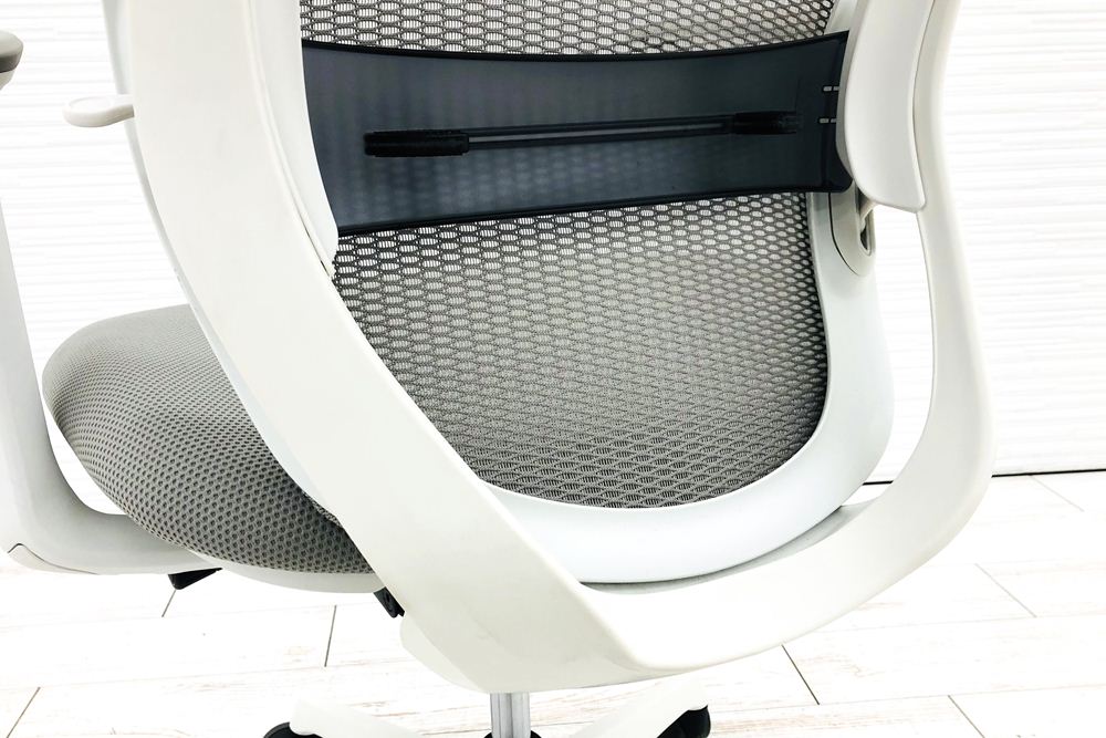 オカムラ シルフィーチェア 2019年製 ハイバック 可動肘 中古チェア Sylphy クッション 中古オフィス家具 C686XZ-FMR3 ライトグレー画像
