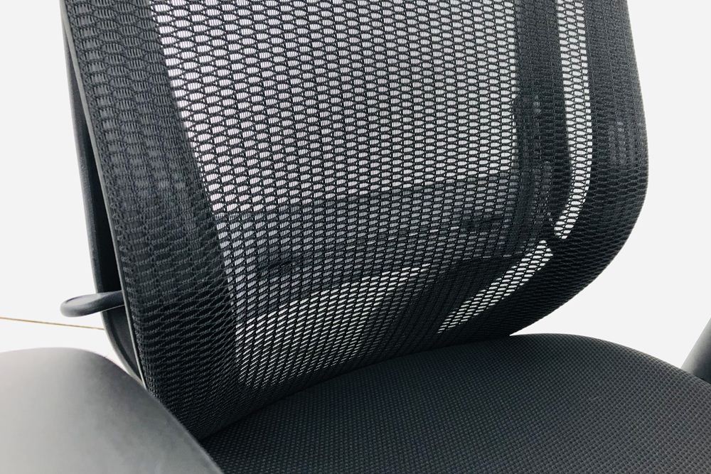 オカムラ シルフィーチェア 2018年製 ハイバック 可動肘 中古チェア Sylphy クッション 中古オフィス家具 C686BS-FMP1 ブラック画像