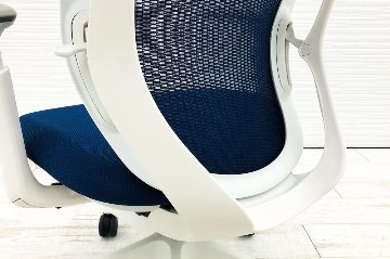 オカムラ シルフィーチェア 2020年製 中古 エクストラハイバック 可動肘 Sylphy 中古オフィス家具 C68AXW-FMP3 ミディアムブルー画像