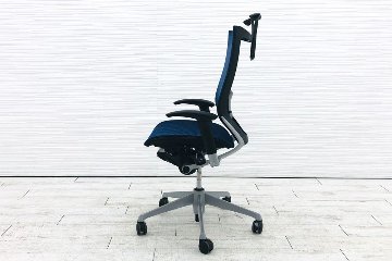 オカムラ バロンチェア 中古 2020年製  可動肘 ハイバック メッシュ シルバーフレーム 中古オフィス家具 ミディアムブルー画像