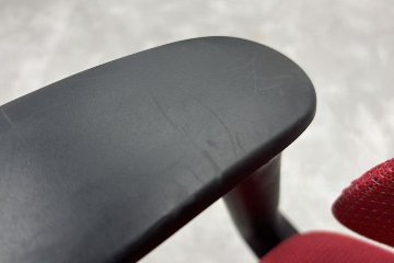 イトーキ エフチェア 中古 2017年製 クッション 固定肘 事務椅子 ITOKI 中古オフィス家具 KF-370JBH-T1M4 レッドの画像