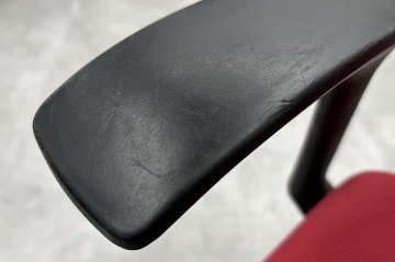 イトーキ エフチェア 中古 2017年製 クッション 固定肘 事務椅子 ITOKI 中古オフィス家具 KF-370JBH-T1M4 レッドの画像