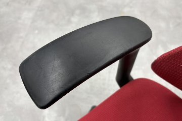 イトーキ エフチェア 中古 2017年製 クッション 固定肘 事務椅子 ITOKI 中古オフィス家具 KF-370JBH-T1M4 レッドの画像