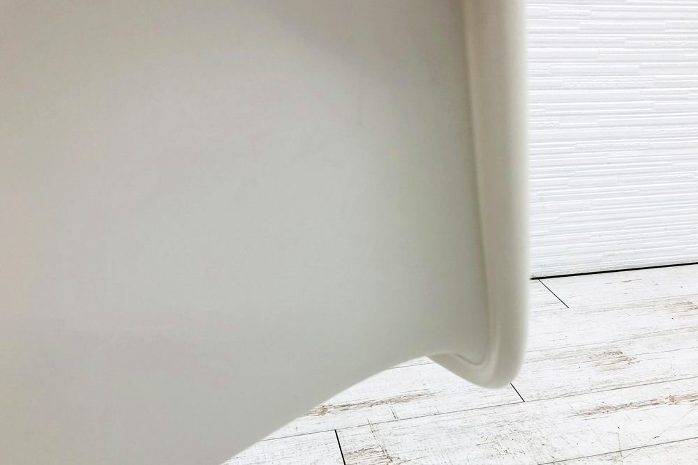 ハーマンミラー イームズタスクチェア アームシェルチェア 中古 2020年製 ５本脚タベース プラスチックシェル 張地あり 中古オフィス家具画像