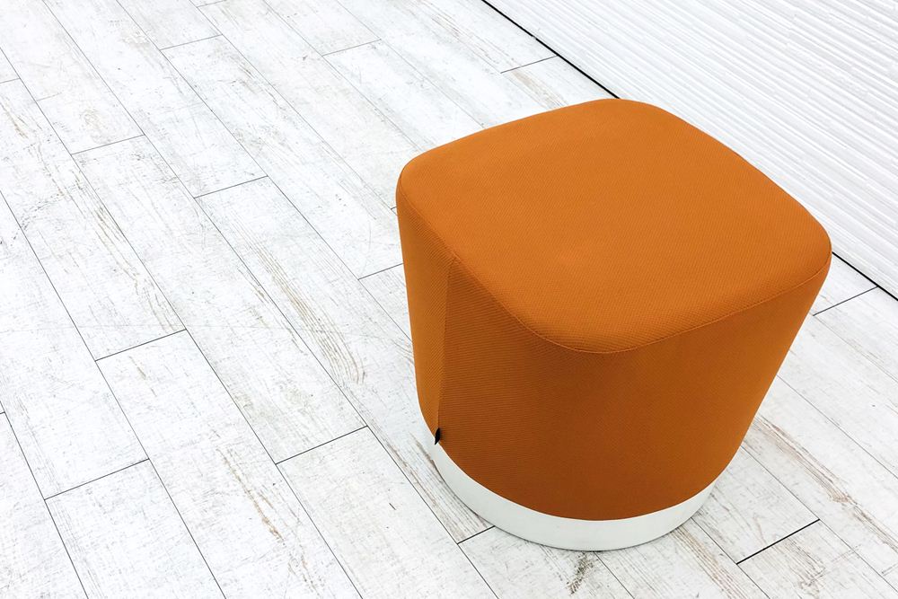 オカムラ メロウ 中古 ミーティングチェア 多目的チェア スツール MS78AS-F010 パンプキン 中古オフィス家具の画像