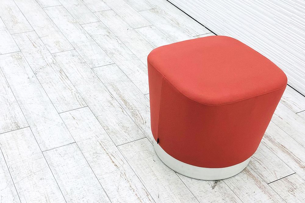 オカムラ メロウ 中古 ミーティングチェア 多目的チェア スツール MS78AS-F005 ピーチ 中古オフィス家具の画像