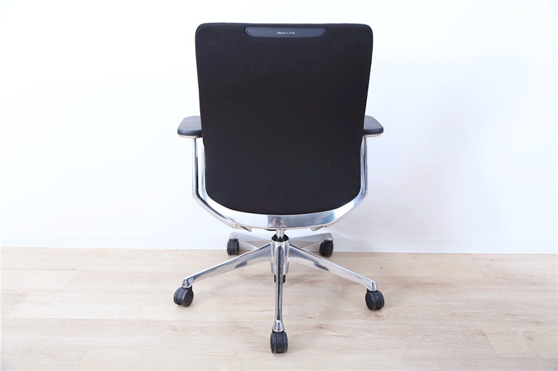 オカムラ コーラルチェア 中古 クッション ミドルバック 固定肘 ブラック 中古オフィス家具 中古チェア 事務椅子 OAチェア CQ43BR-FSF1画像