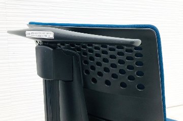 ウィザード2 ローバック 中古 2017年製 コクヨ ウィザードチェア 可動肘 中古オフィス家具 ハンガー付 CRS-G1820 ターコイズ画像