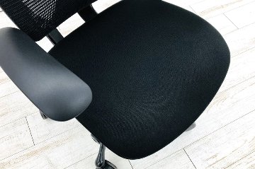 オカムラ コンテッサチェア 中古 2016年製 ヘッドレスト付き 座クッション 高機能チェア 中古オフィス家具 ブラックフレーム ブラック CM32BB画像
