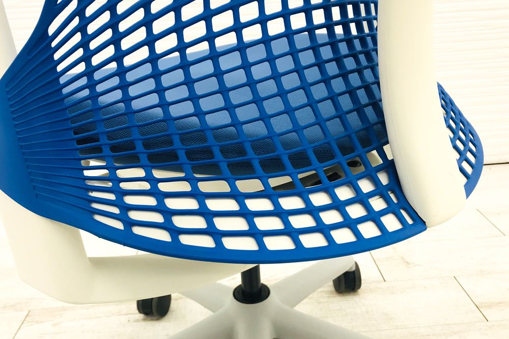 ハーマンミラー セイルチェア 中古 【前傾チルト無】 SAYL Chairs デザインチェア 中古オフィス家具 固定肘 ブルーの画像