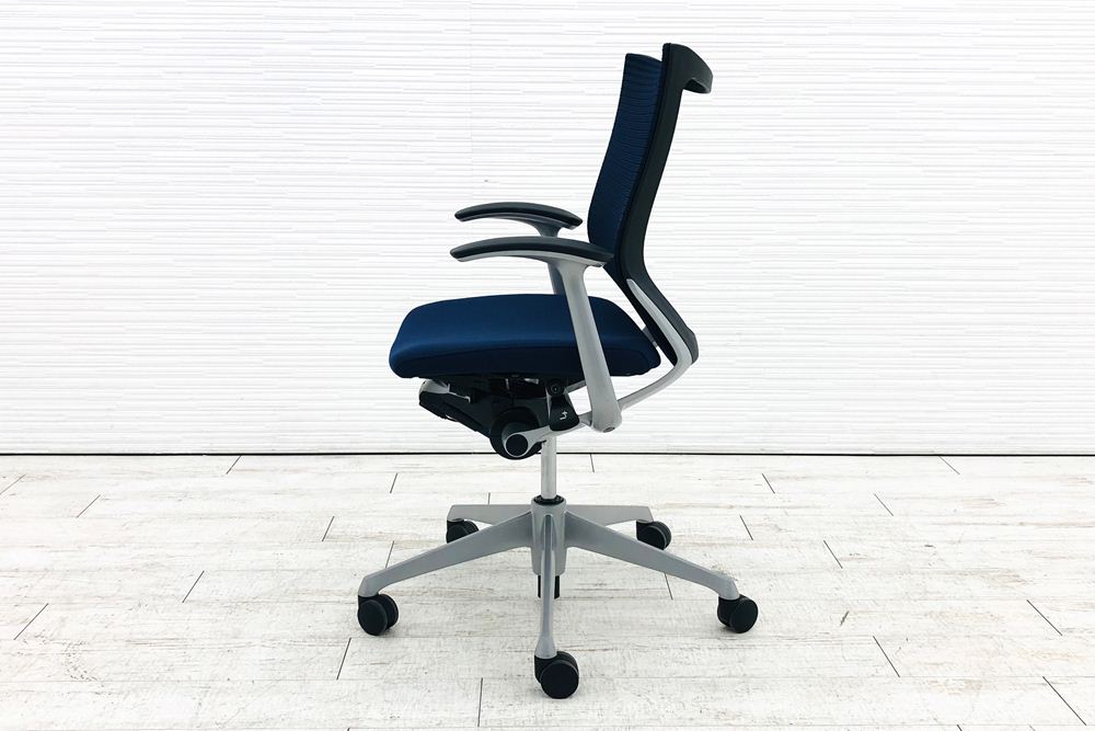 バロンチェア オカムラ 中古 2015年製 ローバック シルバーフレーム バロン デザインアーム 固定肘 中古オフィス家具 ダークブルー画像