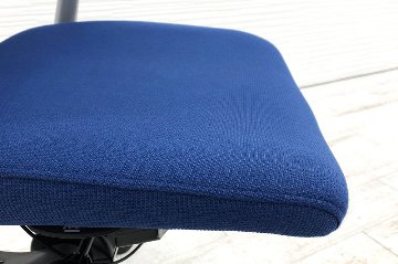 バロンチェア 中古 2021年製 オカムラ ローバック シルバーフレーム デザインアーム 固定肘 中古オフィス家具 ミディアムブルー CP43DW-FEF4画像