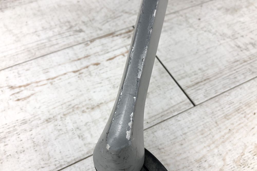 バロンチェア 中古 2015年製 オカムラ ローバック シルバーフレーム デザインアーム 固定肘 中古オフィス家具 ミディアムブルー CP43DW-FEF4画像